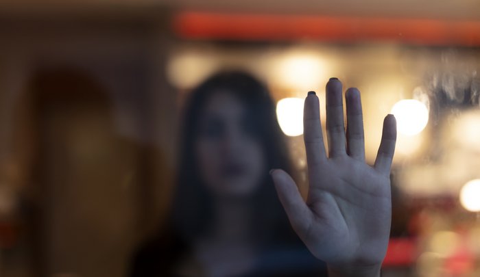 Γιατί οι γυναίκες στην Ελλάδα δεν καταγγέλλουν τη σεξουαλική παρενόχληση στην εργασία