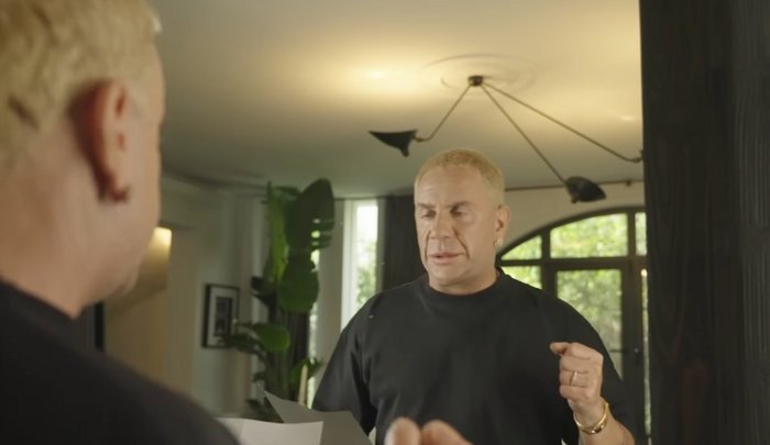 Ο Μαζωνάκης τραγουδάει Rammstein, ένα βίντεο που δεν ξέραμε ότι το χρειαζόμασταν
