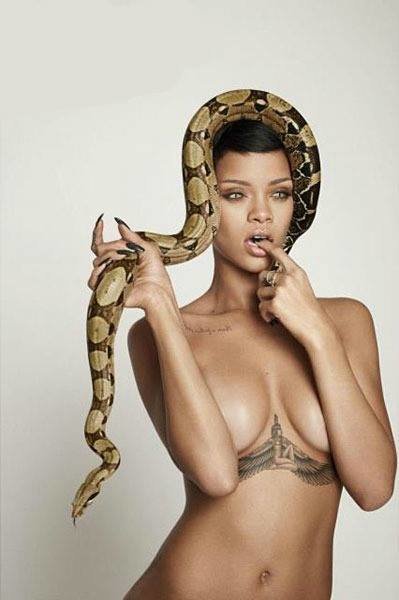 Η Βασίλισσα Rihanna ντυμένη με…φίδια!