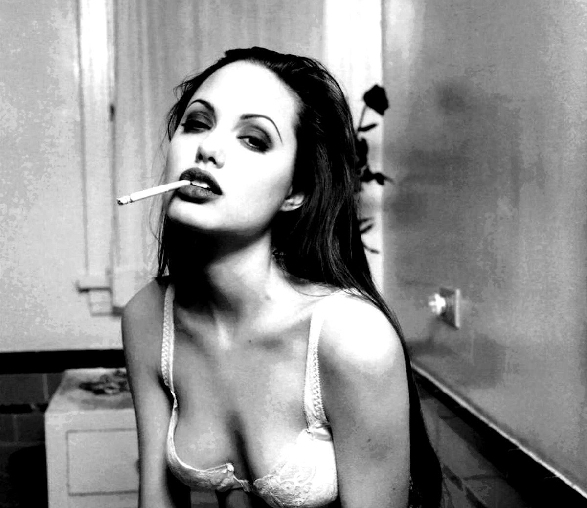 Από την Angelina Jolie στην Eva Mendes – Τι έκαναν οι stars πριν γίνουν… stars;