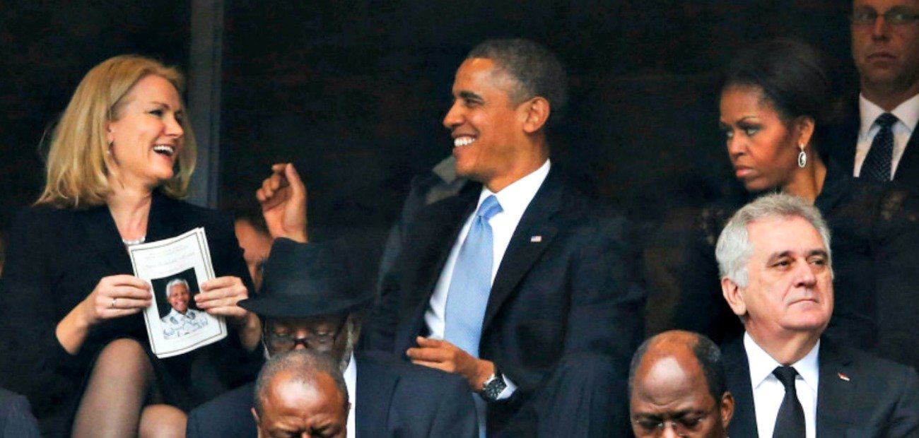 Οι… προεδρικές κουτσουκέλες (και το φλερτ) του Obama στην κηδεία του Mandella