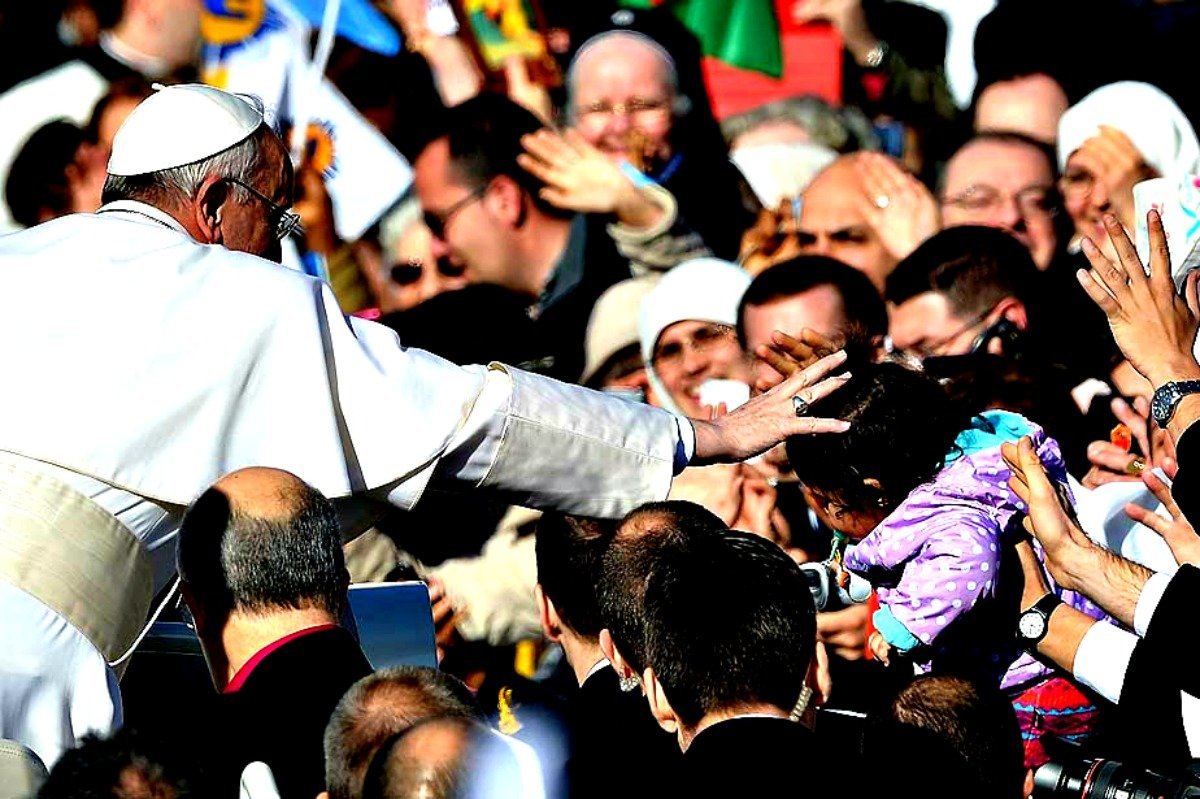 Ο Πάπας των φτωχών πρόσωπο του 2013 για το Time – Πώς ο ταπεινός Φραγκίσκος κερδίζει τις εντυπώσεις
