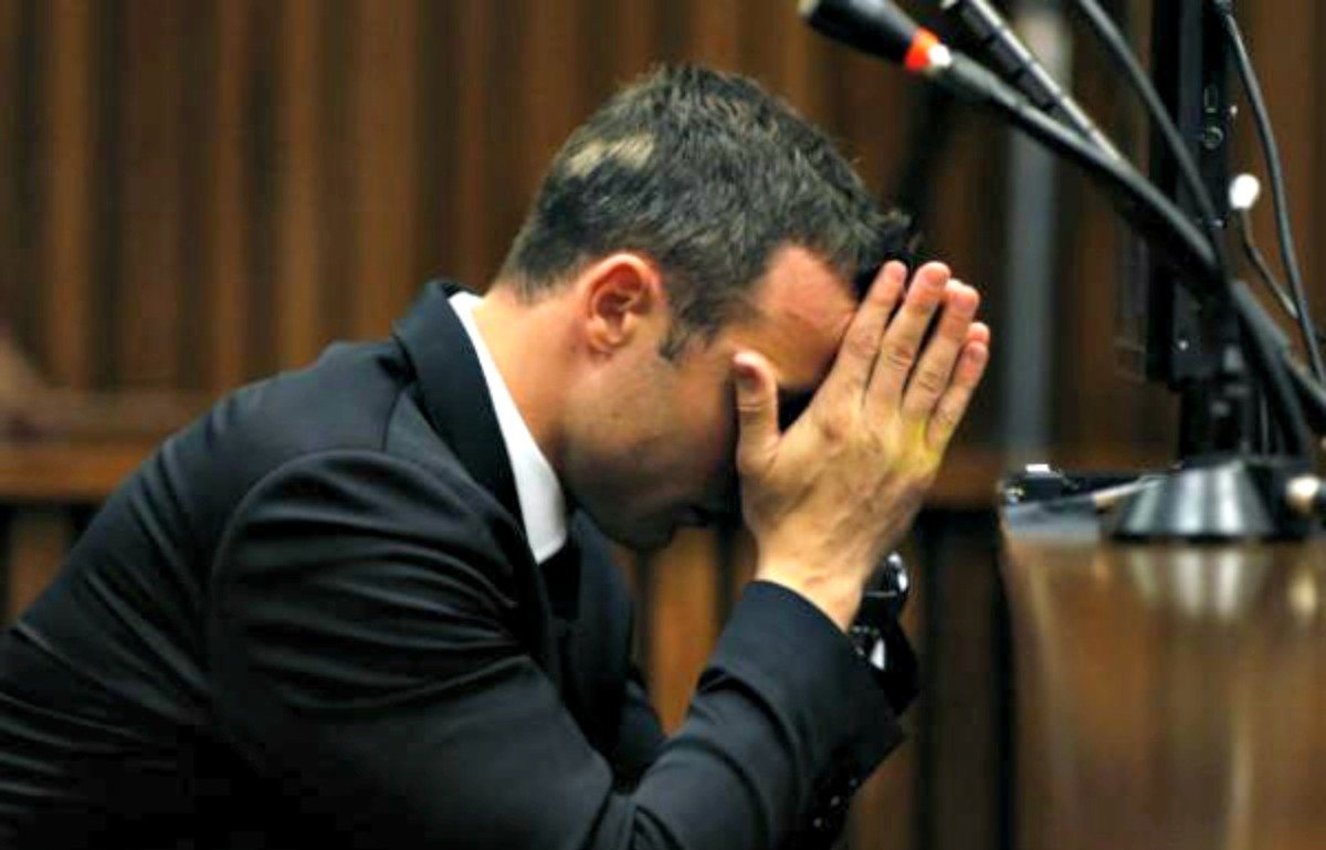 Σοκαριστικές φωτογραφίες αμέσως μετά τη δολοφονία της συντρόφου του Pistorius (προσοχή, σκληρές εικόνες)