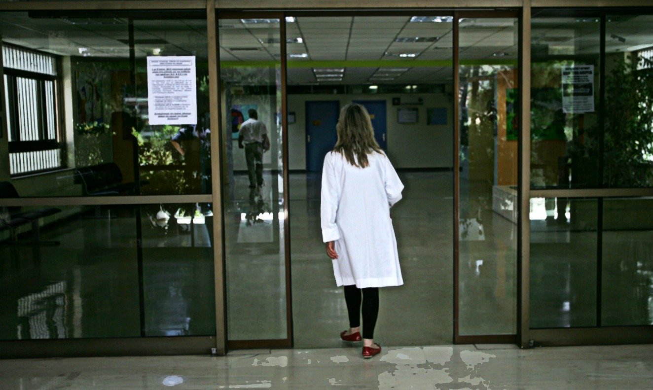 Εντείνονται τα προληπτικά μέτρα στην Ελλάδα για τον ιό Έμπολα