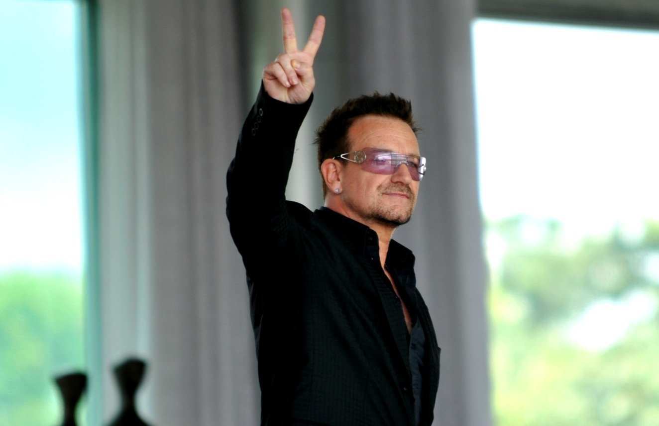 Bono: Ο rock επαναστάτης που έγινε η γλάστρα της showbiz (και της πολιτικής)