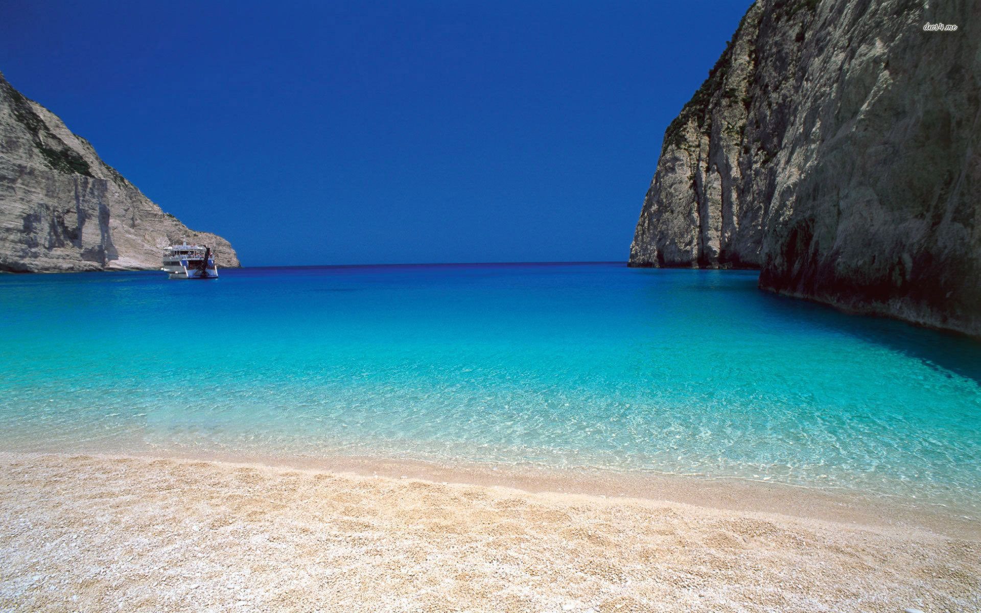 Είδε ο Γερμαναράς γαλάζια ελληνική παραλία και ξέχασε πως έγραφε την κάθε μ@@@κία