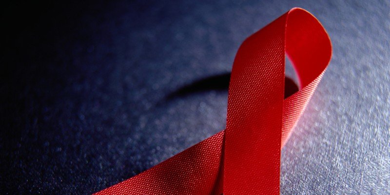 Στην Ελλάδα το 36% ακόμα πιστεύει πως ο HIV μεταδίδεται μέσω αγκαλιάς