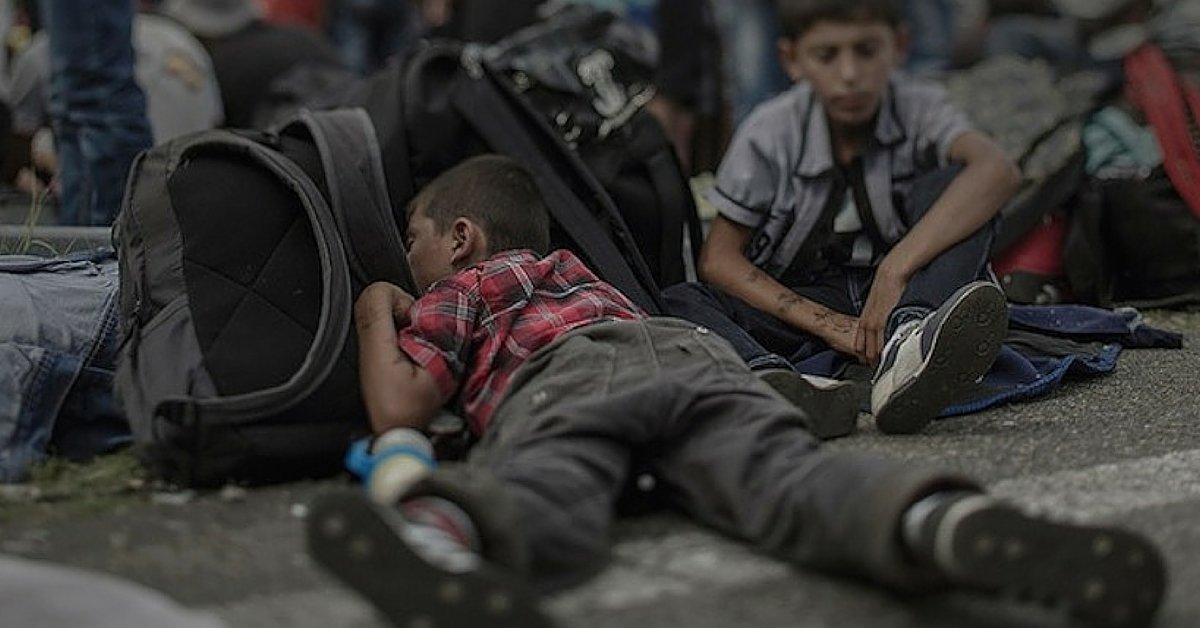 Photo.Bomb | Έλα να δεις πού κοιμούνται τα προσφυγόπουλα…