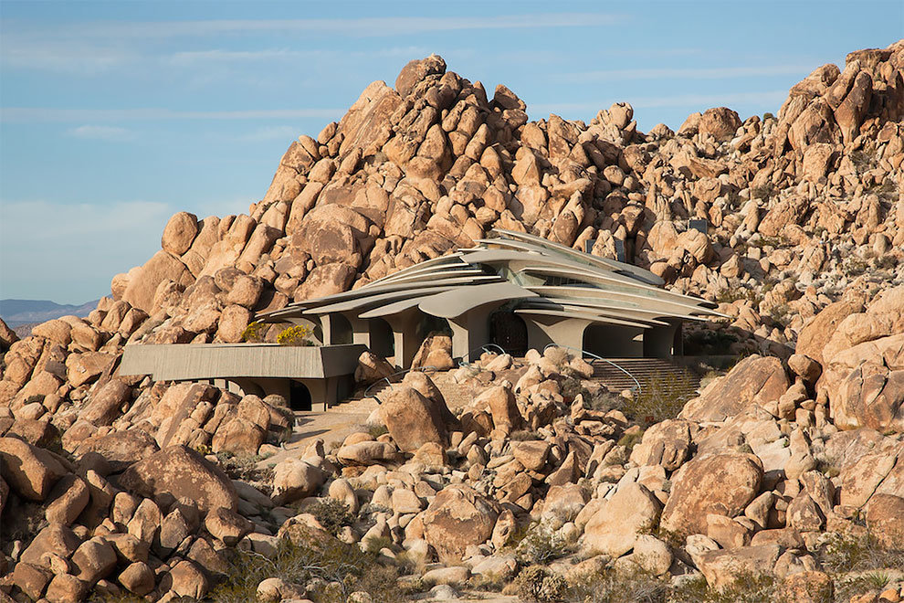 Αυτό το “φτωχικό” στην έρημο της Καλιφόρνια είναι η χαρά κάθε αρχιτέκτονα