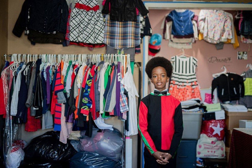 11χρονος άνοιξε κατάστημα ρούχων για οικογένειες με χαμηλό εισόδημα κι εμείς βρήκαμε τον Εντρεπρενέρ της χρονιάς