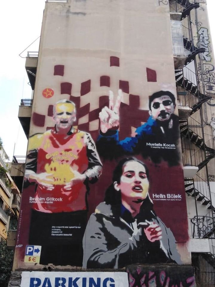 Τοιχογραφία με τα δολοφονημένα μέλη του Grup Yorum στα Εξάρχεια