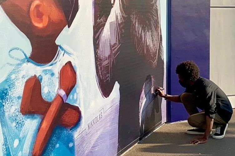 Το mural με τον Chadwick Boseman για να μην ξεχνάμε τον Black Panther