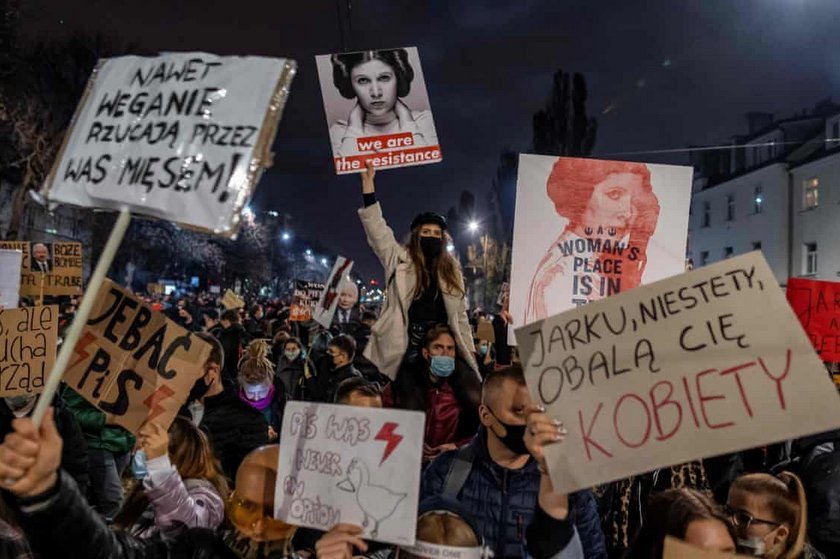 Αν οι διαδηλωτές για τις αμβλώσεις στην Πολωνία είναι “εγκληματίες” ας είμαστε όλοι ένοχοι