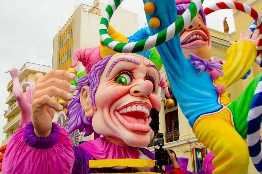Ακυρώθηκε και το φετινό Πατρινό καρναβάλι και μερικοί γελάμε σατανικά