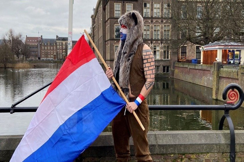 Τέλος στην απαγόρευση κυκλοφορίας; Δικαστήριο στην Ολλανδία καλεί την κυβέρνηση να αποσύρει το μέτρο