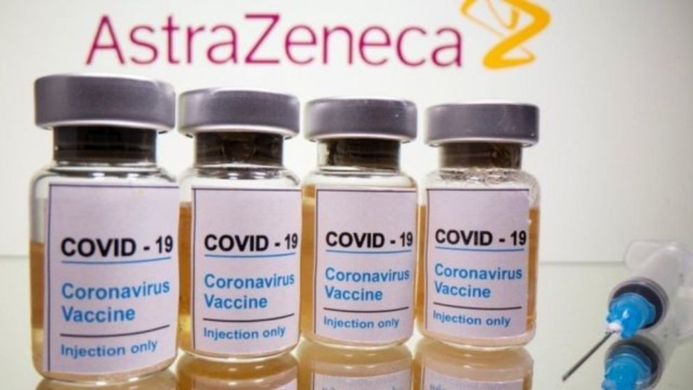 Όλα στραβά για την AstraZeneca: Αξιωματούχος λιποθύμησε σε live ενημέρωση για το εμβόλιο