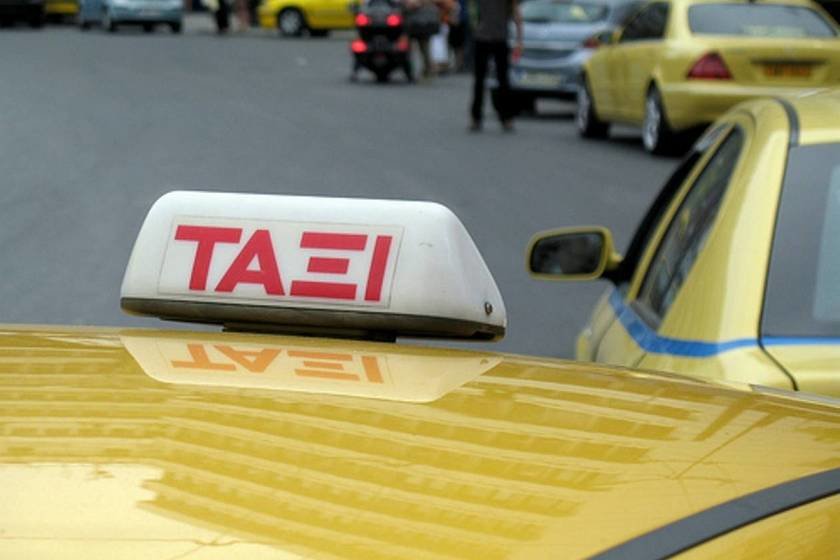 Νταής ξυλοκόπησε τη σύζυγό του μέσα σε ταξί στο κέντρο της Αθήνας