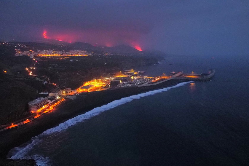 Ήρθε το τέλος: Στην Ισπανία η λάβα του ηφαιστείου έφτασε στον ωκεανό