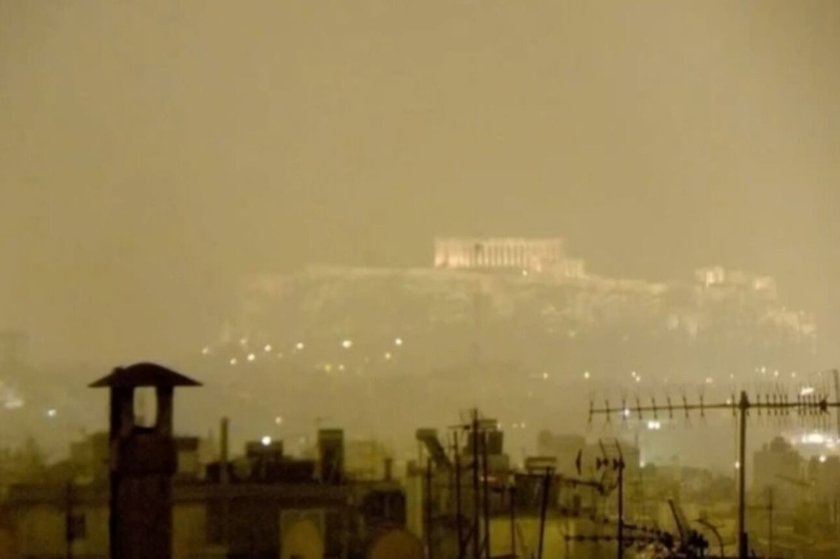 Φωτογραφίες από την πρωινή “Μόρντορ” της Αθήνας γιατί μάλλον δεν είχες ξυπνήσει για να τη δεις
