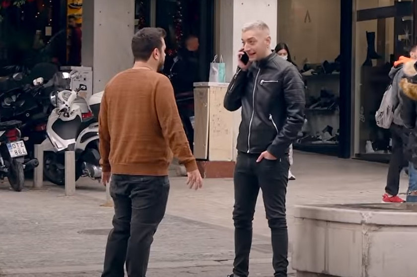 Ένας ομοφοβικός τραμπουκίζει έναν gay άντρα στο κέντρο της Αθήνας και αυτό δεν πήγε καλά