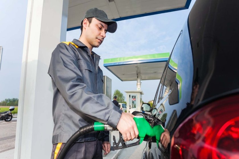 Ένας βενζινάς δίνει απαντήσεις για τις αυξήσεις στα καύσιμα