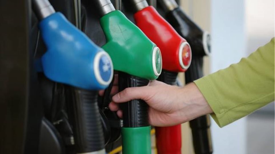 Ιδιοκτήτης πρατηρίου καυσίμων ρίχνει την τιμή της βενζίνης για να βοηθήσει τους καταναλωτές