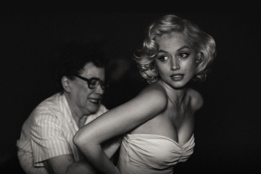 Η Ana De Armas μεταμορφώνεται σε Marilyn σε μια κάπως ακατάλληλη και αρκετά φεμινιστική ταινία