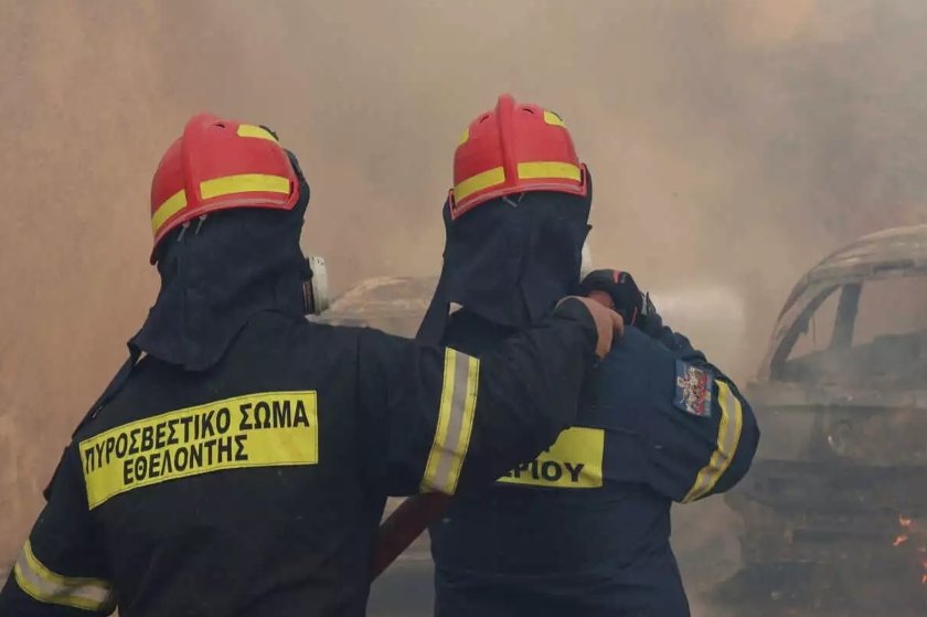 Πιστοποιημένους εθελοντές ζητά η Πυροσβεστική, τα ΜΑΤ ετοιμάζουν τα χημικά από συνήθεια