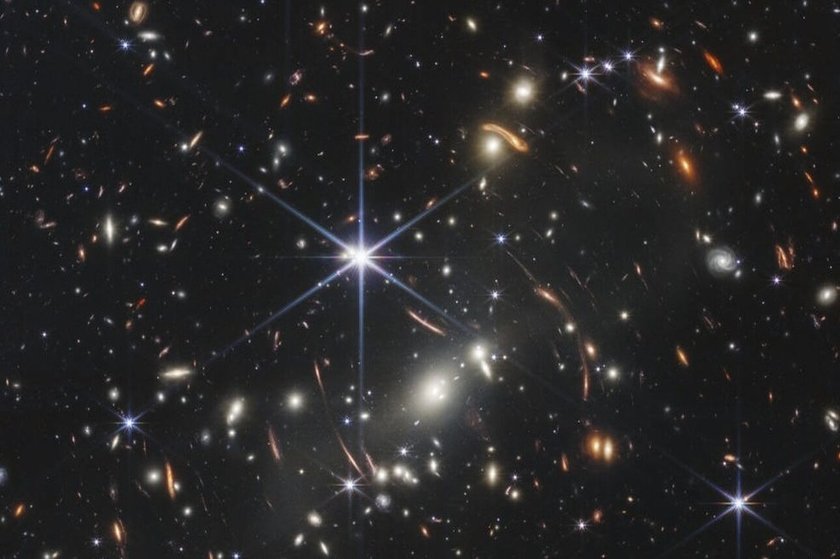 H NASA μοιράστηκε την βαθύτερη φωτογραφία του Σύμπαντος και ένα δέος το νιώσαμε