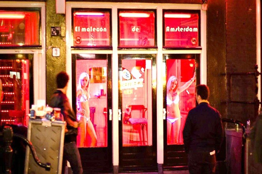 Η δήμαρχος του Άμστερνταμ ρίχνει πόρτα στους τουρίστες που δεν σέβονται τη σεξεργασία