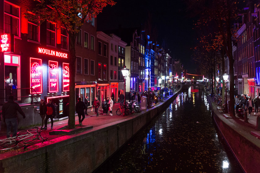 Ένας αποχαιρετισμός στη Red Light District: Το Άμστερνταμ ετοιμάζει νέο “ερωτικό κέντρο”