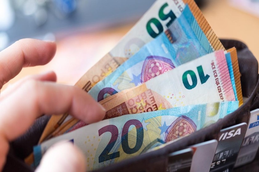 Πώς να βγάλεις 10.000 ευρώ σε λίγα λεπτά δίδαξε μια γυναίκα στη Άρτα