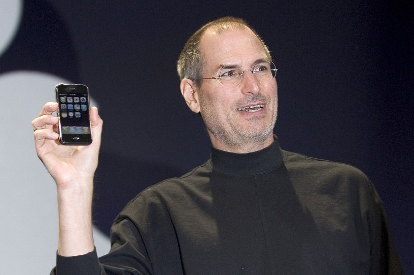 iPhone του 2007 πιάνει 50,000€ σε δημοπρασία και πρέπει να θυμηθούμε που καταχωνιάσαμε το δικό μας