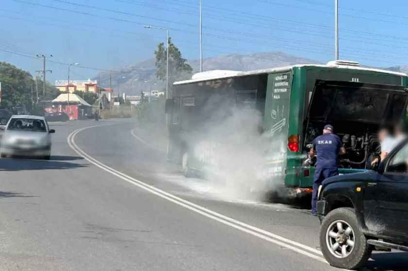Δεν είναι Ελλάδα αν δεν πάρει φωτιά αστικό λεωφορείο γεμάτο επιβάτες