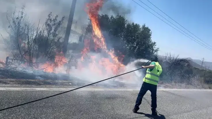 Σε άλλα νέα από τις φωτιές, ρεπόρτερ του OPEN έτρεξε live για να γλιτώσει από τις φλόγες