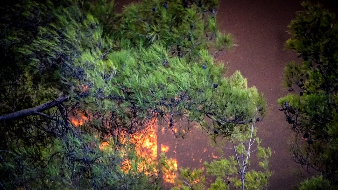 Μέσα από τις στάχτες: 4 video από τις πυρκαγιές στη Ρόδο