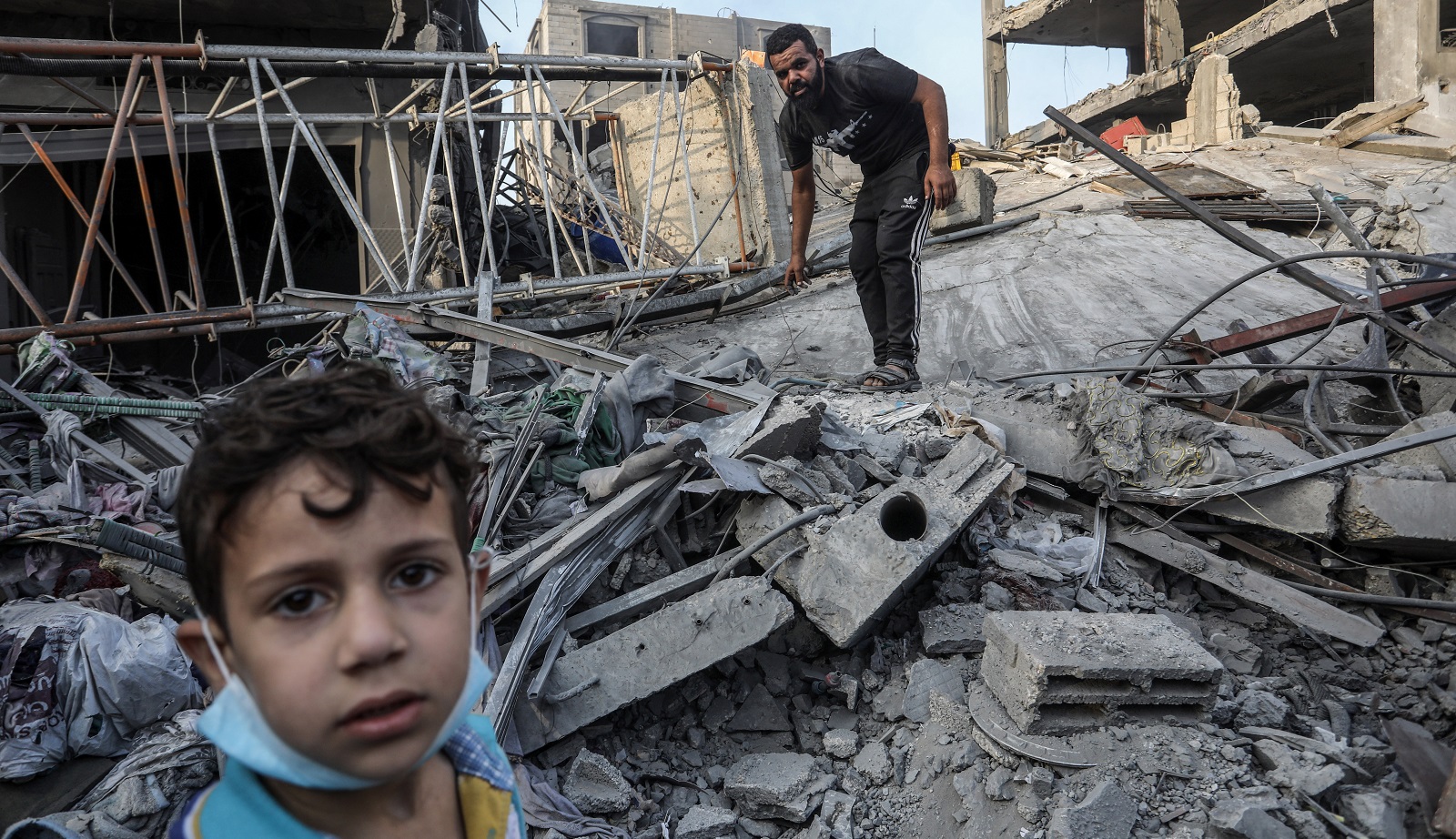 Η φρίκη του πολέμου στη Γάζα αποτυπώνεται από τα 2.400 νεκρά παιδιά σε 18 μέρες ισραηλινών βομβαρδισμών