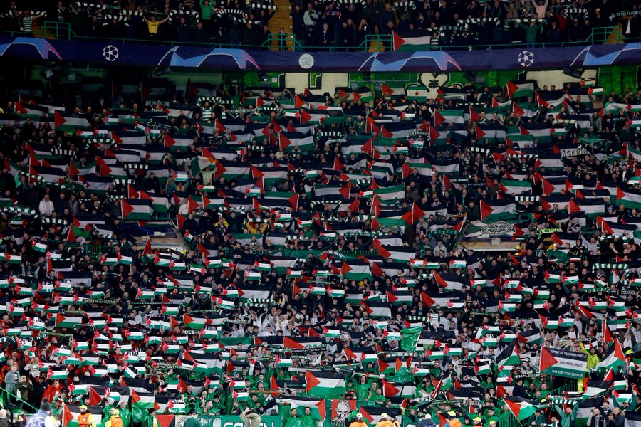 Κόντρα στις προειδοποιήσεις της UEFA, οι φίλαθλοι της Σέλτικ “πλημμυρίζουν” το γήπεδο με σημαίες της Παλαιστίνης