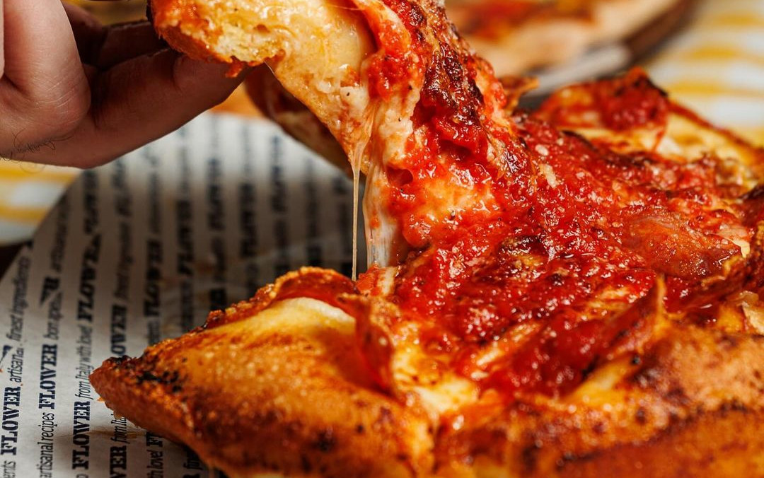 Σε αυτά τα 9 μαγαζιά της Αθήνας η πίτσα είναι όπως πρέπει και σε «λιώνει»