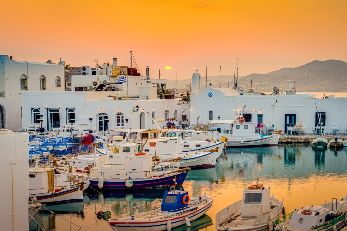 Δεν είναι η Σαντορίνη: Το ελληνικό νησί που υποκλίνονται οι travel bloggers