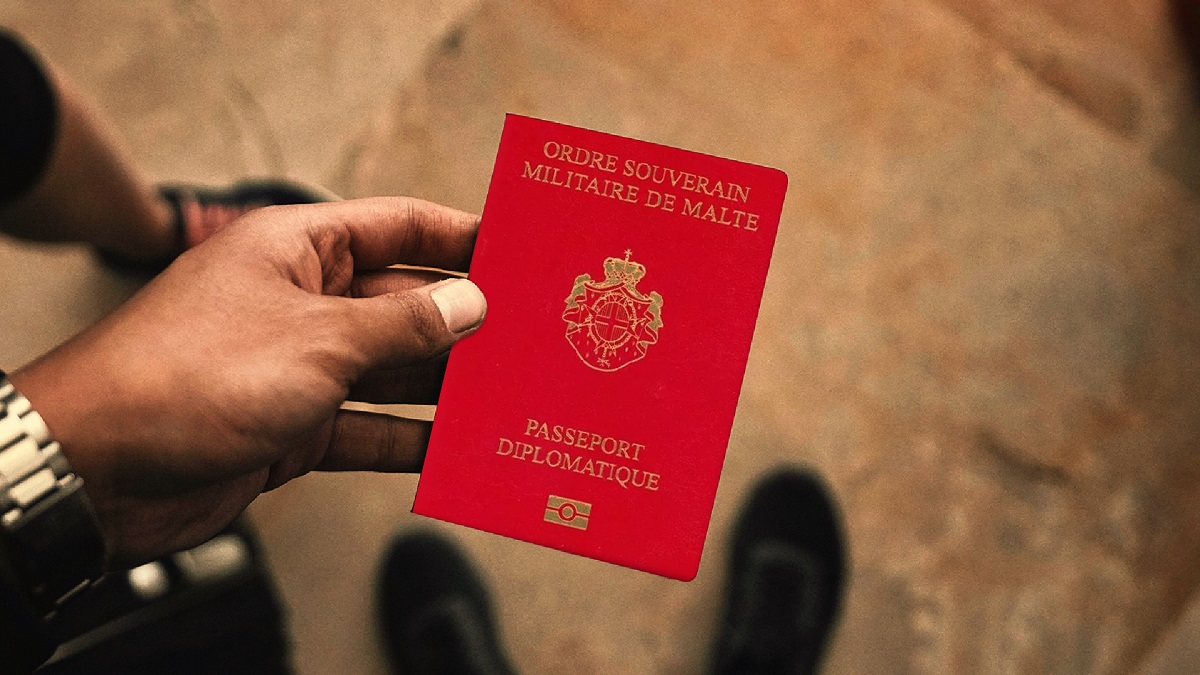 Βγαλμένο από βιβλίο του Νταν Μπράουν: Οι Ιππότες με το πιο σπάνιο διαβατήριο στον κόσμο