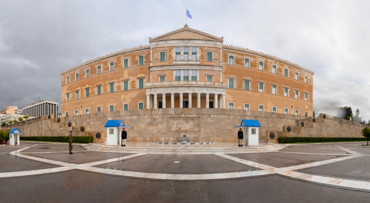 Θυμόμαστε τα καλύτερα νταηλίκια στην ελληνική Βουλή, πάρτε ποπ κορν